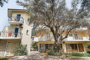 Exterior - Apartment 'Mezoneta 2' with Sea View and Air Conditioning (Perigiali)