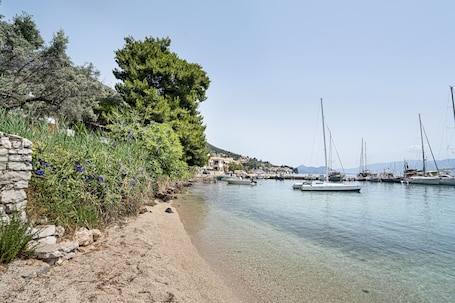Una spiaggia nelle vicinanze. Appartamento 'Diamerima 2ari A' con vista mare, Wi-Fi e aria condizionata