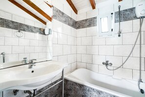 Douche, serviettes fournies