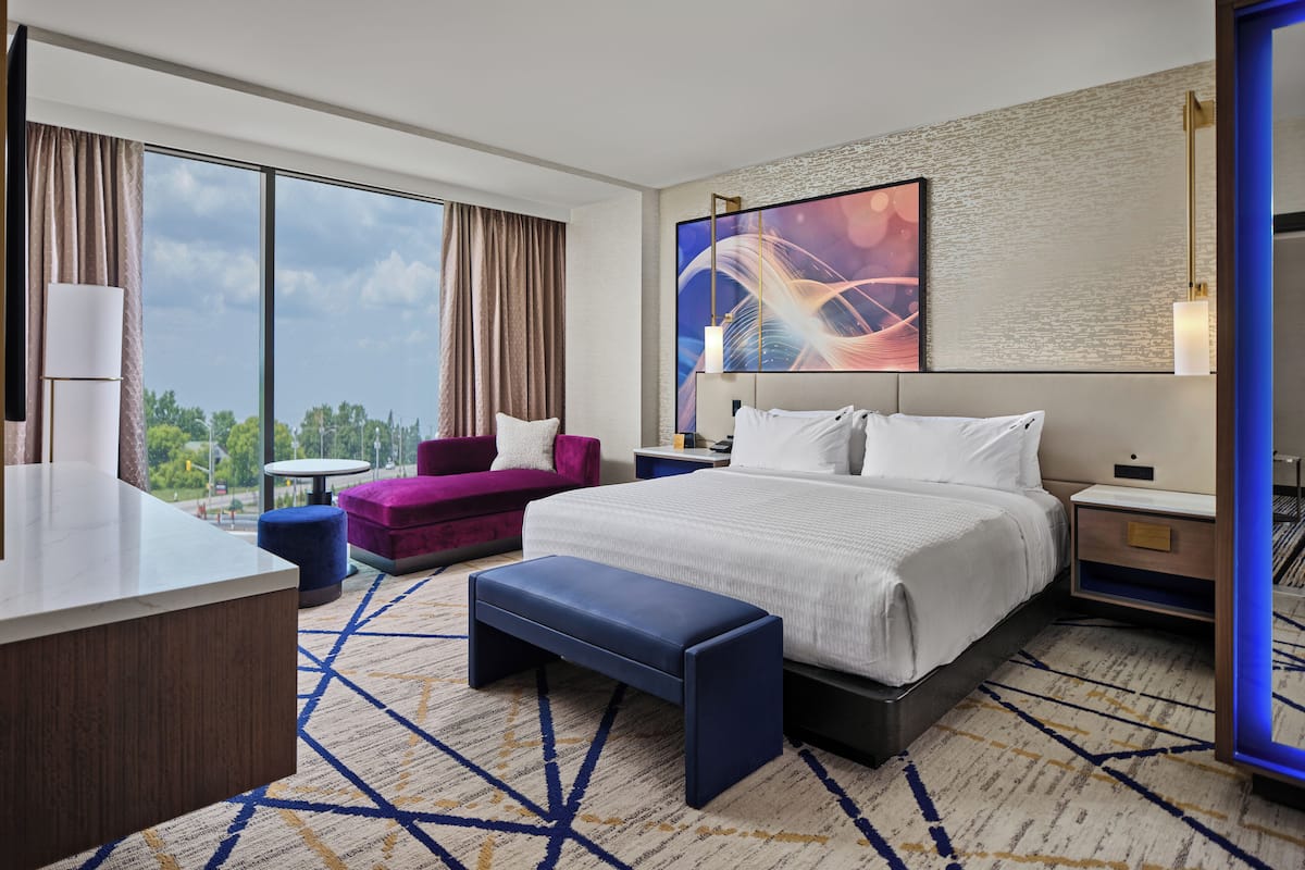 Superior Suite, 1 King Bed, Corner | In-room safe, laptop workspace, blackout drapes, free WiFi