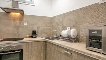 Geladeira, micro-ondas, fogão, cooktop