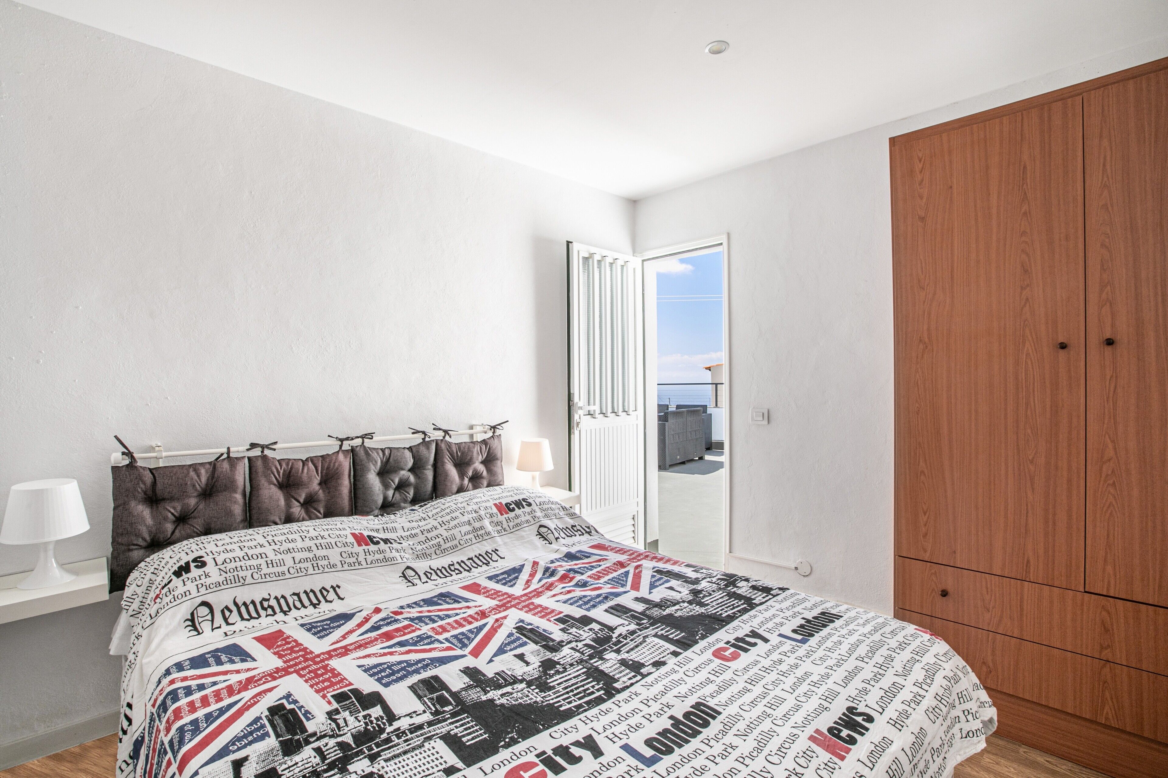 3 bedrooms, iron/ironing board, free WiFi, bed sheets