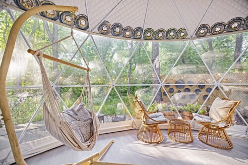 Luxe & Picturesque Dome Haven ~ Hot Tub ~ Glamping