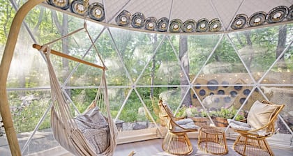 Luxe & Picturesque Dome Haven ~ Hot Tub ~ Glamping