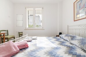 1 chambre, fer et planche à repasser, Wi-Fi gratuit, draps fournis