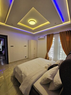 Premium bedding, Tempur-Pedic beds, individually decorated - Sapphire Residences by Crystal Magodo (Lagos)