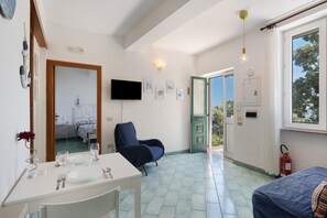 3 bedrooms, free WiFi, bed sheets - 2 holiday apartments 'Blue Green Apartments Amalfi Coast' with Sea View, Wifi, and Air Conditioning (Maiori)