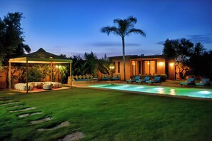 Indoor pool, outdoor pool - Domaine Homa in Marrakech: A Haven of Peace and Relaxation (Marrakech)