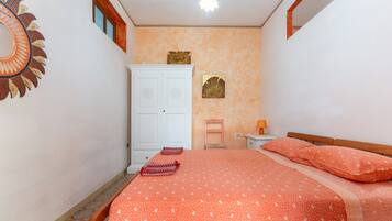 3 chambres, fer et planche à repasser, draps fournis