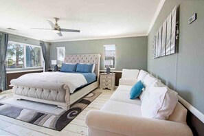 5 bedrooms, desk, iron/ironing board, travel crib