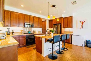 Fridge, microwave, oven, stovetop - #1 Terra Lago Golf/Lake and Mountain Views (Indio)