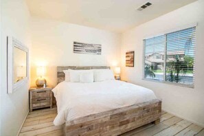 5 bedrooms, desk, iron/ironing board, travel cot - #1 Terra Lago Golf/Lake and Mountain Views (Indio)