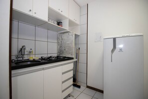 Basic Apartment | Private kitchen - Condomínio Top Master to OZPED Flats (Sudoeste e Octogonal)