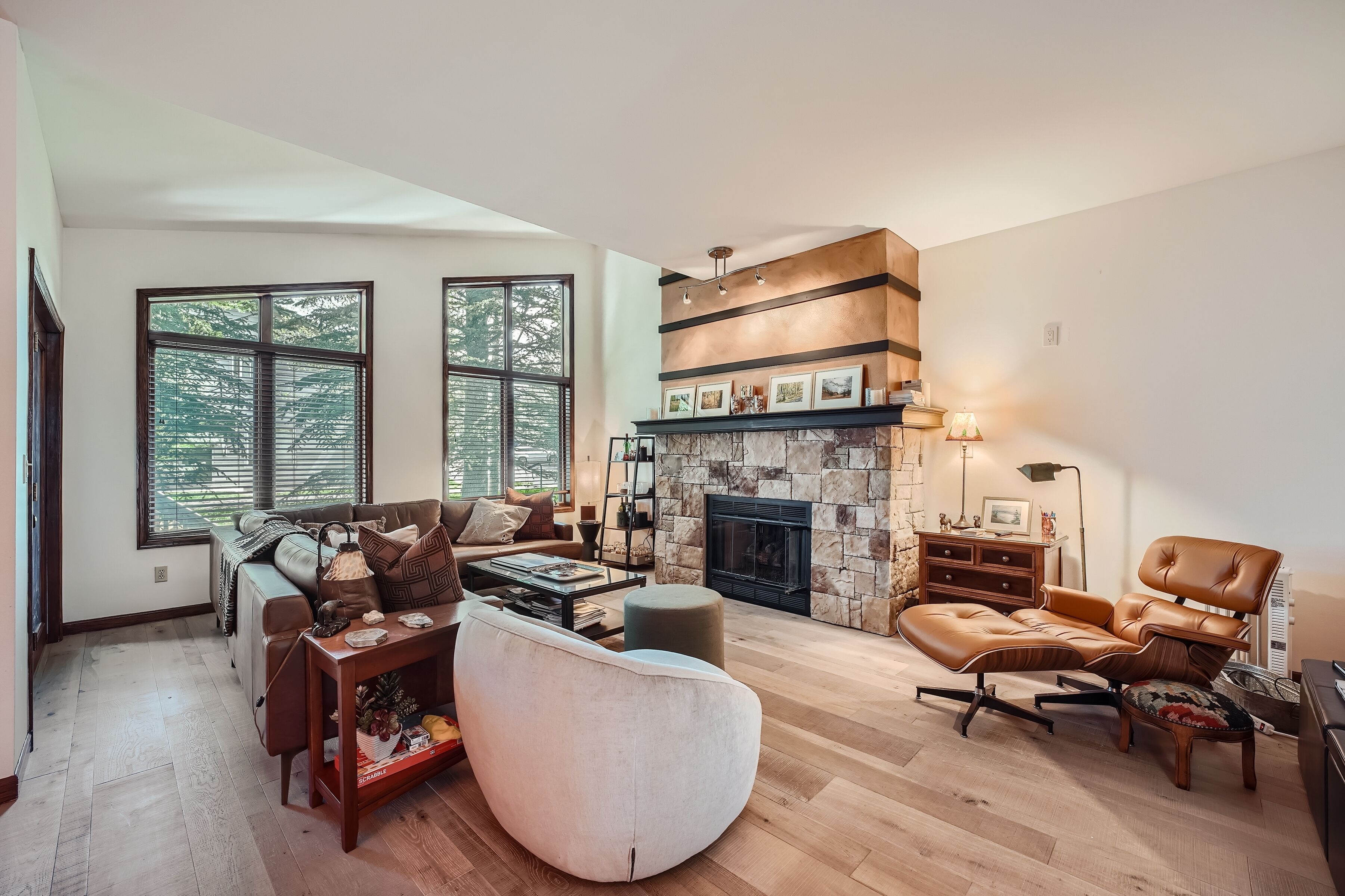 Smart TV, fireplace, offices