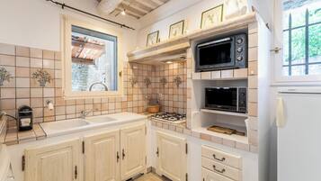 Refrigerador, microondas, horno, placa de cocina