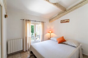 2 chambres, fer et planche à repasser, Wi-Fi gratuit, draps fournis