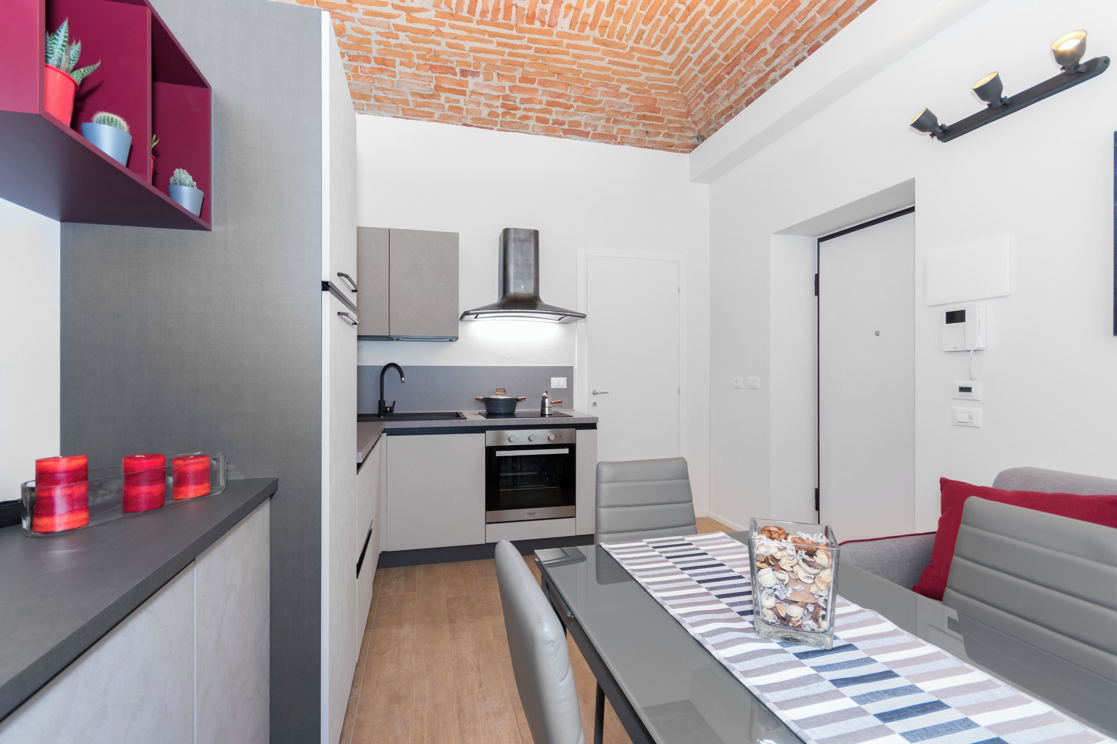 Apartment, Terrasse | Wohnbereich | 35-Zoll-Flachbildfernseher mit Digitalempfang