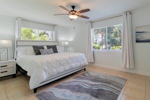 Exterior - The Seaglass Cottage Quick Walk to the Beach, Shops & Cafes, #locationenvy, Dog Friendly! (Singer Island)