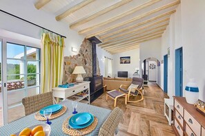 TV, fireplace, DVD player - Lovingly Restored Country Villa, A/C, Private Pool (Fenced), Idyllic Views - 15mins drive to Tavira (Santa Catarina da Fonte do Bispo)