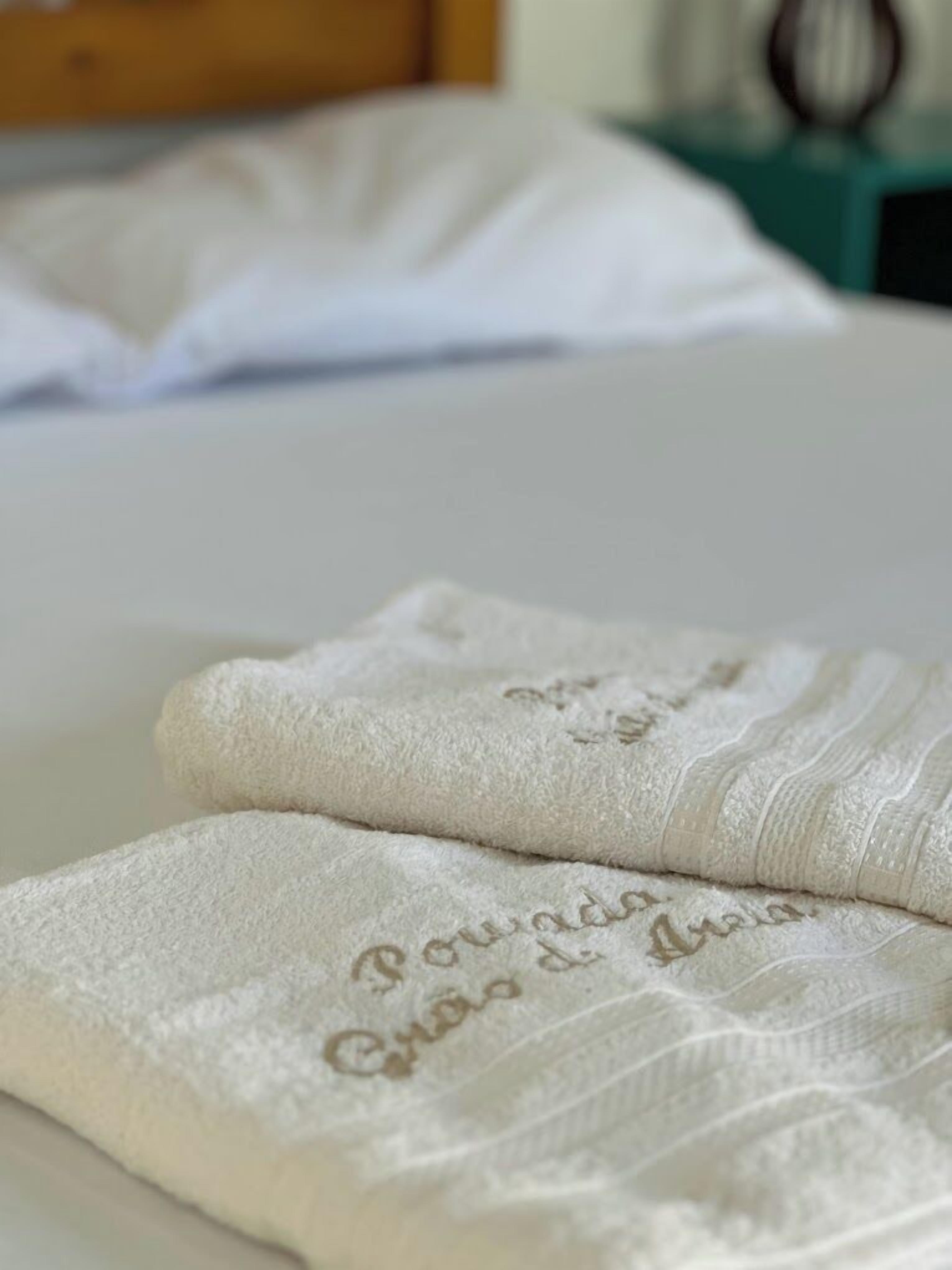 Suite, 1 Doppelbett, eigenes Bad | 1 Schlafzimmer, kostenloses WLAN