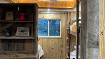 1 bedroom, bed sheets