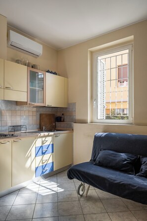 Apartment | Wohnzimmer | 35-Zoll-Fernseher mit Digitalempfang