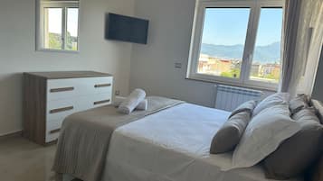 1 Schlafzimmer, Zimmersafe, Schreibtisch, BĂŒgeleisen/BĂŒgelbrett