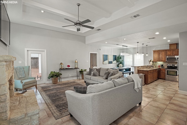 Una Smart TV, una chimenea