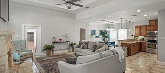 Luxury Living, La Cantera, Six Flags, & Hiking!