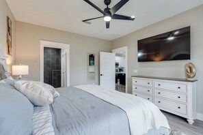 3 bedrooms, desk, iron/ironing board, travel cot