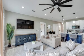 TV, offices, computer monitors - Luxury Retreat near St Andrews (Panama City Beach)