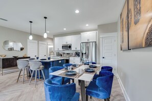 Dining - Luxury Retreat near St Andrews (Panama City Beach)