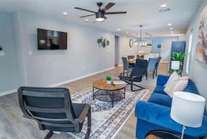 House | 4 bedrooms - Spacious Delightful 4 BR 3 BA Close to Downtown (San Antonio)