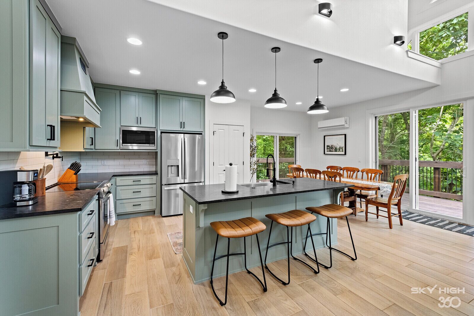 Køleskab, mikrobølgeovn, ovn, kogeplade