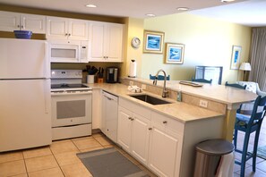 Fridge, microwave, oven, stovetop - STERLING SHORES 1 BEDROOM GULFVIEW NEWLY UPDATED. BY OWNERS!!! (Destin)