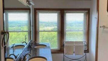 Doccia, asciugacapelli, asciugamani, sapone