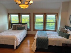 13 bedrooms, desk, iron/ironing board, free WiFi