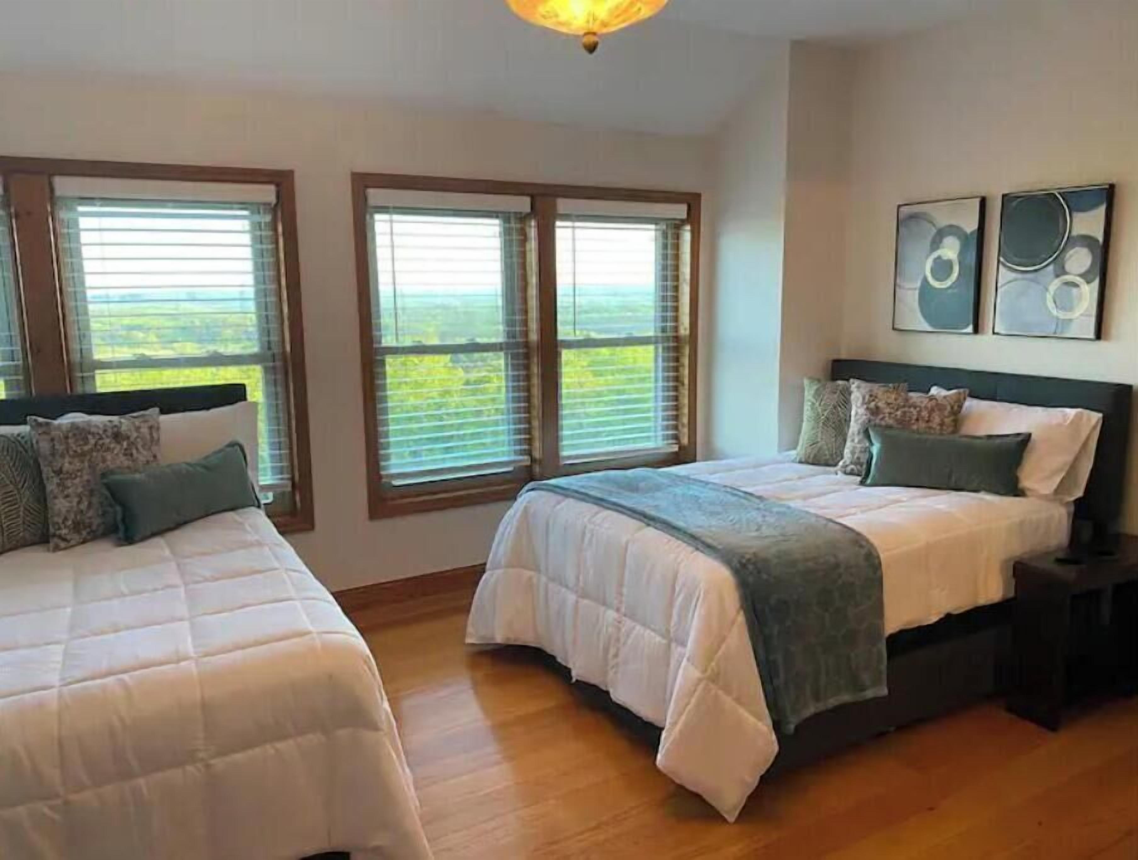 13 bedrooms, desk, iron/ironing board, free WiFi