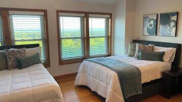 13 camere, una scrivania, ferro/asse da stiro, Wi-Fi gratuito