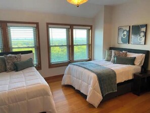 13 bedrooms, desk, iron/ironing board, free WiFi