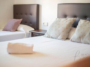 5 bedrooms, iron/ironing board, Internet, bed sheets