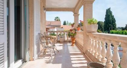 R153 Villa con Piscina en Coma-ruga