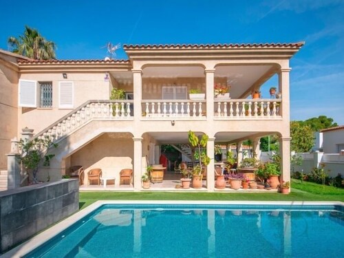 R153 Villa con Piscina en Coma-ruga