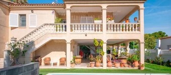 R153 Villa con Piscina en Coma-ruga