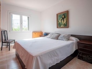 5 bedrooms, iron/ironing board, internet, bed sheets - R153 Villa con Piscina en Coma-ruga (Coma-ruga)