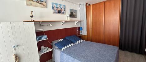 1 bedroom, desk, iron/ironing board, free WiFi