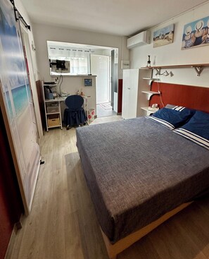 1 chambre, bureau, fer et planche à repasser, Wi-Fi gratuit