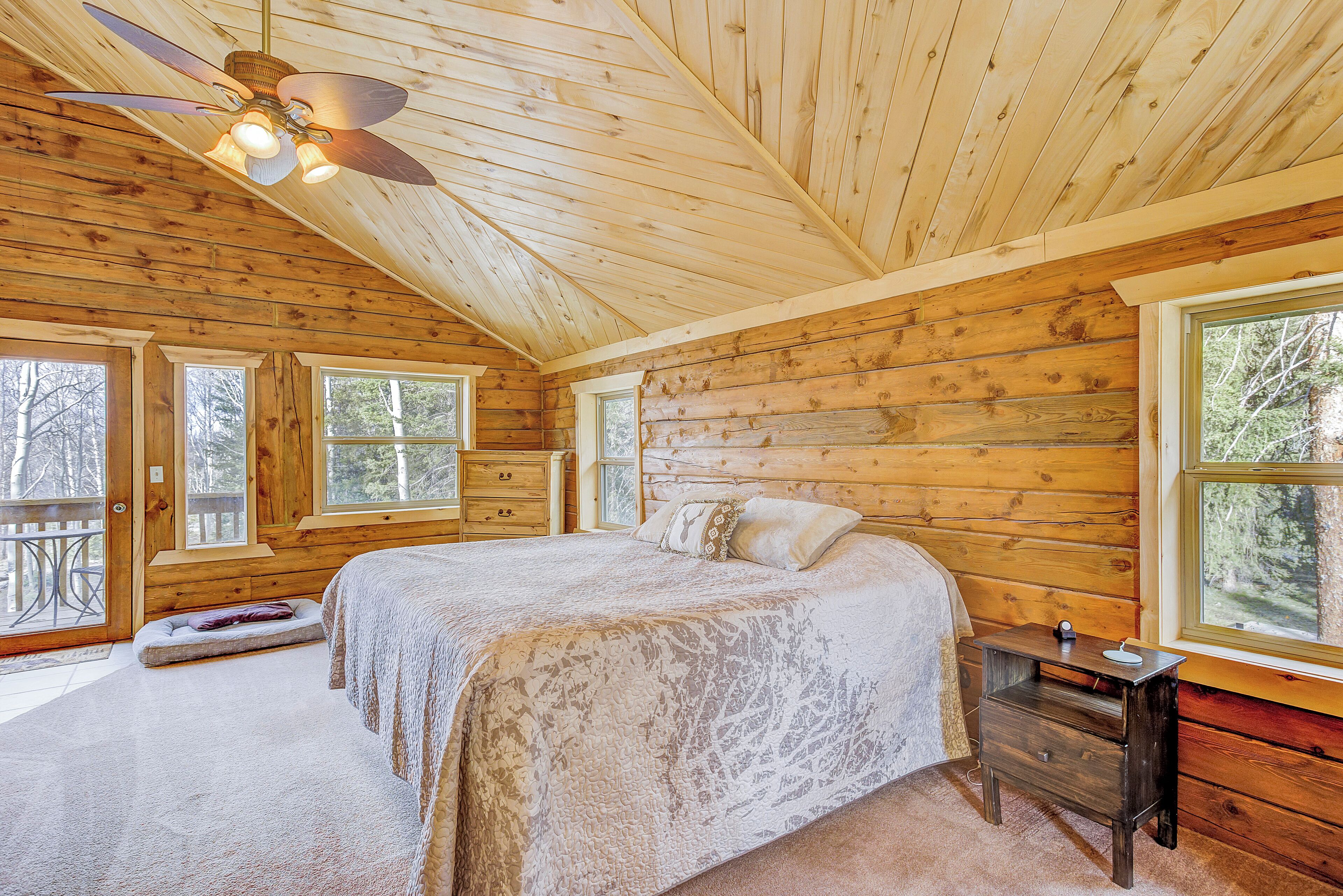 3 camere, una cassaforte in camera, una scrivania, ferro/asse da stiro