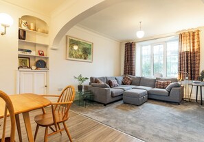 Smart TV - Luxury pet free holiday home in Pembrokeshire with breath-taking sea views. (Newport)