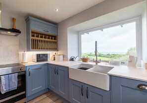 Kylskåp, mikrovågsugn, ugn och diskmaskin